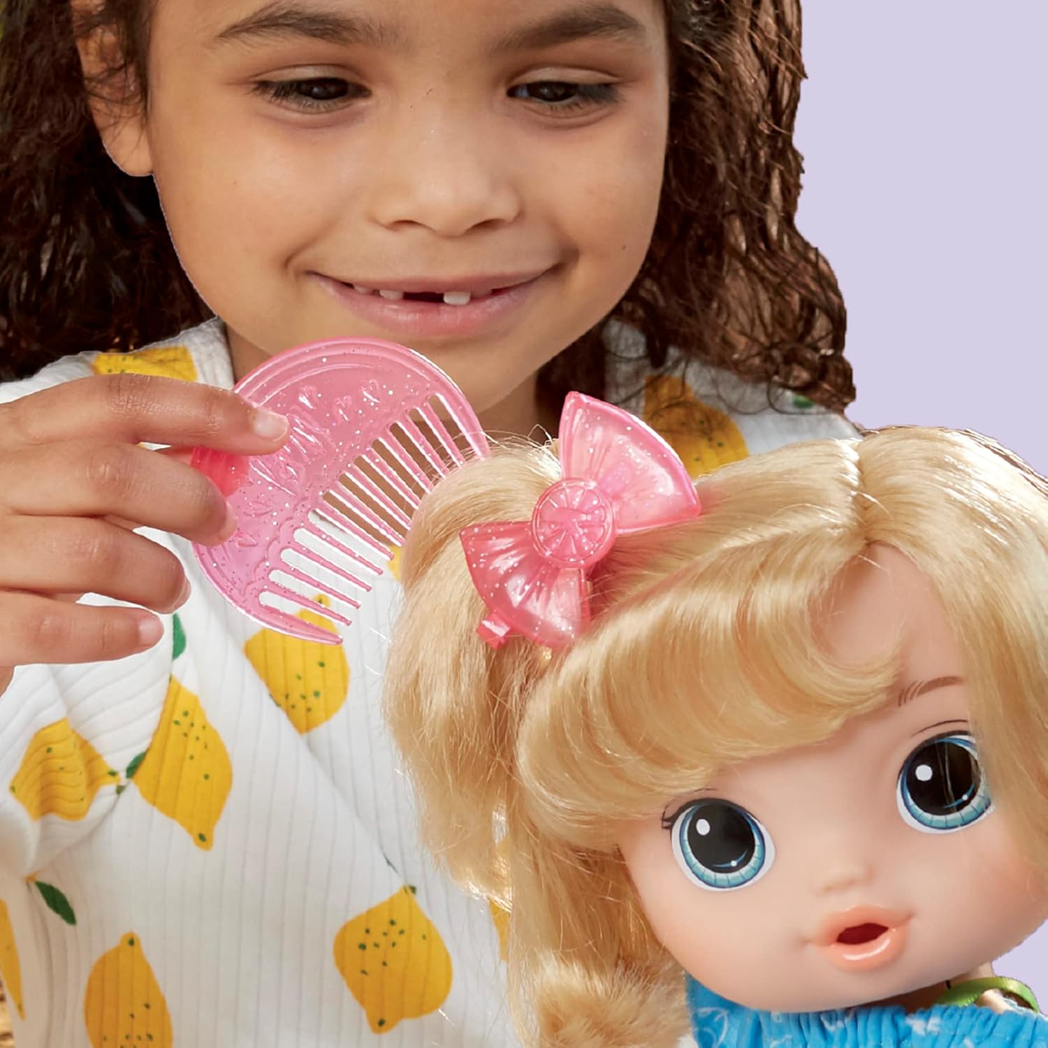Baby Alive Hora do suco, maçã. Boneca de 30 cm, bebe e faz xixi, máquina de sucos, crianças a partir dos 3 anos, cabelos loiros - Imagem 7