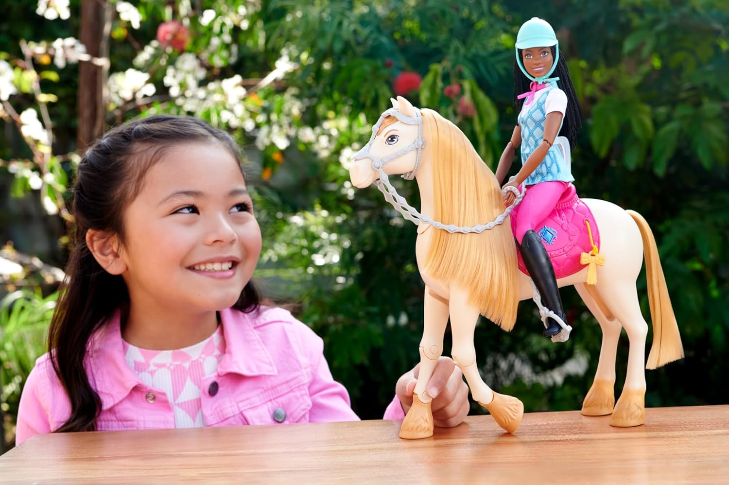 Barbie, Boneca Brooklyn Equitação, Inspirada na Série Barbie Detetive: A Grande Corrida de Cavalos, Para crianças a partir de 3 anos - Imagem 2