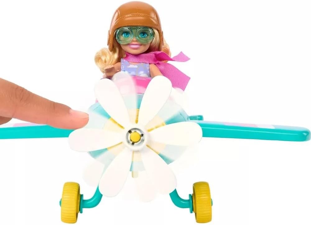 Barbie, Conjunto de Brinquedo, Chelsea Piloto de Avião com Aeronave de 2 Lugares e 7 Acessórios, Incluindo Cachorrinho e Adesivos - Imagem 2